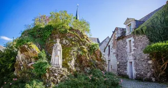 https://reservation.destination-angers.com/medias/images/prestataires/2891799-notre_dame_de_behuard_petite_ile_sur_la_loire_1763841.jpg_2