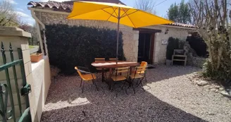 Le domaine Jasmin - Gîtes typiquement charentais - 36 à 50 pers Le domaine Jasmin - Gîtes typiquement charentais - 36 à 50 pers