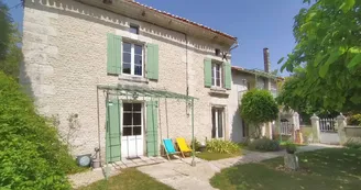 Le domaine Jasmin - Gîtes typiquement charentais - 36 à 50 pers Le domaine Jasmin - Gîtes typiquement charentais - 36 à 50 pers