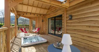 Domaine des Cabanes Suspendues : cabane SPA Laurier Domaine des Cabanes Suspendues : cabane SPA Laurier
