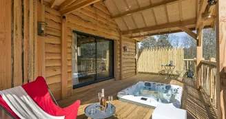 Domaine des Cabanes Suspendues : cabane SPA Laurier Domaine des Cabanes Suspendues : cabane SPA Laurier