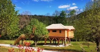 Domaine des Cabanes Suspendues : cabane SPA Laurier Domaine des Cabanes Suspendues : cabane SPA Laurier