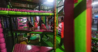sologne-tourisme-loisirs-enfants-récré-pirates-jeux-indoor-labyrinthe©solognecotesudtourisme sologne-tourisme-loisirs-enfants-récré-pirates-jeux-indoor-labyrinthe©solognecotesudtourisme