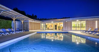 piscine exérieure face au POLE BIEN ETRE piscine exérieure face au POLE BIEN ETRE