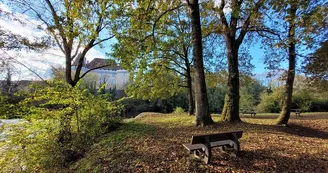 aire de pique-nique sur îlot de Mauriac aire de pique-nique sur îlot de Mauriac