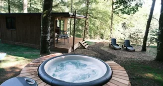 Lodge avec jacuzzi Lodge avec jacuzzi