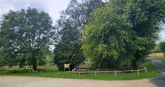 aire-pique-nique-saint-jean-d-estissac-parking-tourisme-isle-perigord