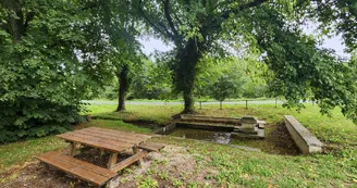 aire-pique-nique-saint-jean-d-estissac-table-tourisme-isle-perigord