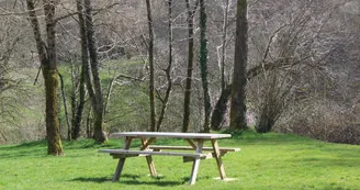 Espartignac - Table de pique nique POC © J Lautrète