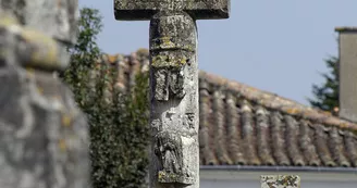 La croix hosannière d'Amuré
