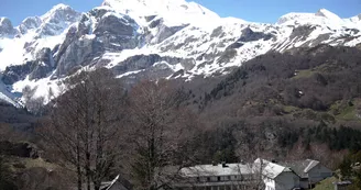 Vue sur les sommets environnants depuis le Chalet Vue sur les sommets environnants depuis le Chalet