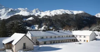 Vue extérieure du chalet en hiver Vue extérieure du chalet en hiver