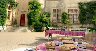 Cour du château Renaissance (atelier vin et fromage)