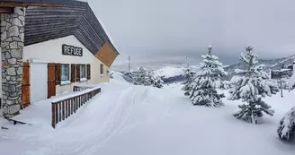 Refuge Jeandel en hiver Refuge Jeandel en hiver