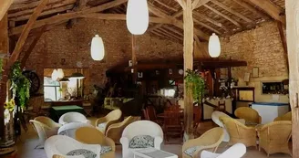 L-Grange-bar-holidays-Dordogne-Gavaudun-001