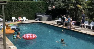 Gîte-Le-Guinot-piscine-enfants Gîte-Le-Guinot-piscine-enfants