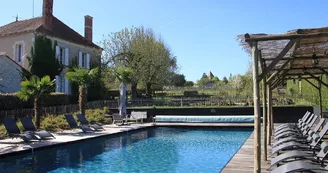 Gîte-Le-Guinot-piscine-transat Gîte-Le-Guinot-piscine-transat