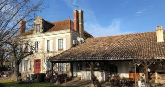 Gîte-Le-Guinot-vue-d'ensemble-maison Gîte-Le-Guinot-vue-d'ensemble-maison