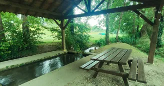 aire-pique-nique-lavoir-saint-jean-eyraud-tourisme-vallee-isle-perigord aire-pique-nique-lavoir-saint-jean-eyraud-tourisme-vallee-isle-perigord