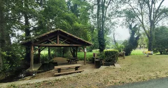 aire-pique-nique-lavoir-saint-jean-eyraud-tourisme-vallee-isle-perigord aire-pique-nique-lavoir-saint-jean-eyraud-tourisme-vallee-isle-perigord