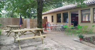 Terrasse bar - les Chênes de Calviac
