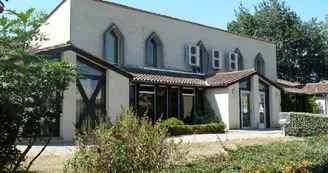 Le Pizou-salle-des-fêtes Le Pizou-salle-des-fêtes