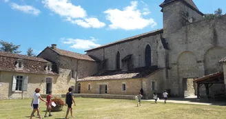 site de Sourzac : pigeonnier, église et presbytère