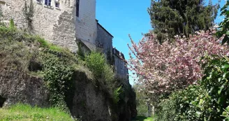 piton rocheux sur lequel est bâtie l'église