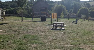 Condat-sur-Ganaveix aire de pique nique et jeux