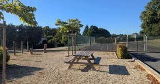 Condat-sur-Ganaveix aire de pique nique et jeux