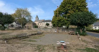Aire de jeux et pique nique Espartignac bourg