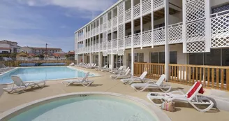 vue piscine extérieure vue piscine extérieure
