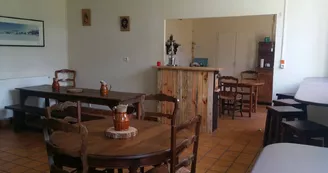 Salle à manger-cuisine gîte Chaneü à Osse-en-Aspe Salle à manger-cuisine gîte Chaneü à Osse-en-Aspe