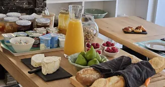 Le Relais de l'Endormie - Petit déjeuner continental - produits locaux.jpg Le Relais de l'Endormie - Petit déjeuner continental - produits locaux.jpg
