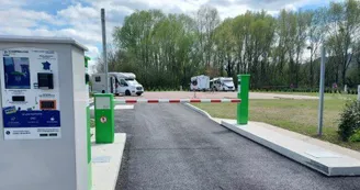 Aire de camping-car.jpg Aire de camping-car.jpg