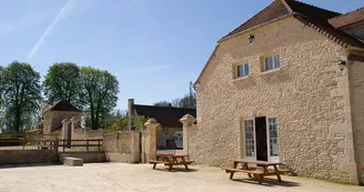 Ferme équestre de Lagesse - Bâtiments en pierre de pays Ferme équestre de Lagesse - Bâtiments en pierre de pays