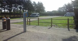 Aire-Camping-Car-Le-Sud-Hauteville-sur-mer-1