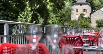 Diner-en-terrasse-hotel-les-2-rives-2