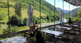 Terrasse sur le Tarn