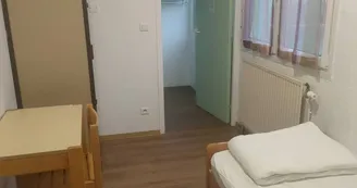 Chambre de deux- douche en chambre au rez-de-chaussée