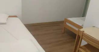 Chambre de deux- douche en chambre au rez-de-chaussée