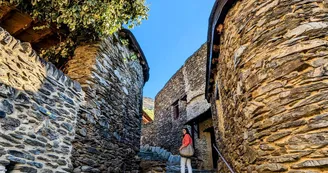 Ruelle typique à Evol, plus beau village de France Ruelle typique à Evol, plus beau village de France
