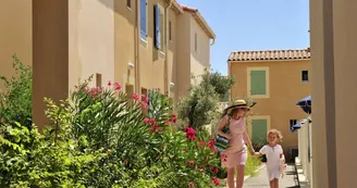 Résidence Goélia Le Mas des Arènes Mouriès allée