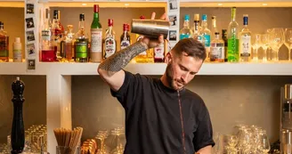 1853 - Le bar qui fait l’angle_Marseille 1853 - Le bar qui fait l’angle_Marseille