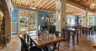 Location de salles Chez Tata Simone à Mouriès Salle intérieure Location de salles Chez Tata Simone à Mouriès Salle intérieure