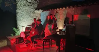 Location de salles Chez Tata Simone à Mouriès Concert de jazz Location de salles Chez Tata Simone à Mouriès Concert de jazz