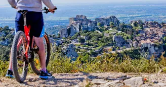 Balade à vélo avec vue sur les Alpilles Balade à vélo avec vue sur les Alpilles