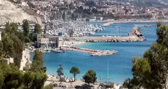 Vue des plages de Corbieres à Marseille.jpg Vue des plages de Corbieres à Marseille.jpg