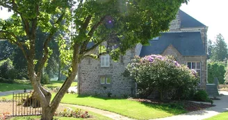 GÎTE ÉTAPE ET SÉJOUR - LE CHATEAU DU BOURG GÎTE ÉTAPE ET SÉJOUR - LE CHATEAU DU BOURG