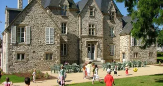 GÎTE ÉTAPE ET SÉJOUR - LE CHATEAU DU BOURG GÎTE ÉTAPE ET SÉJOUR - LE CHATEAU DU BOURG
